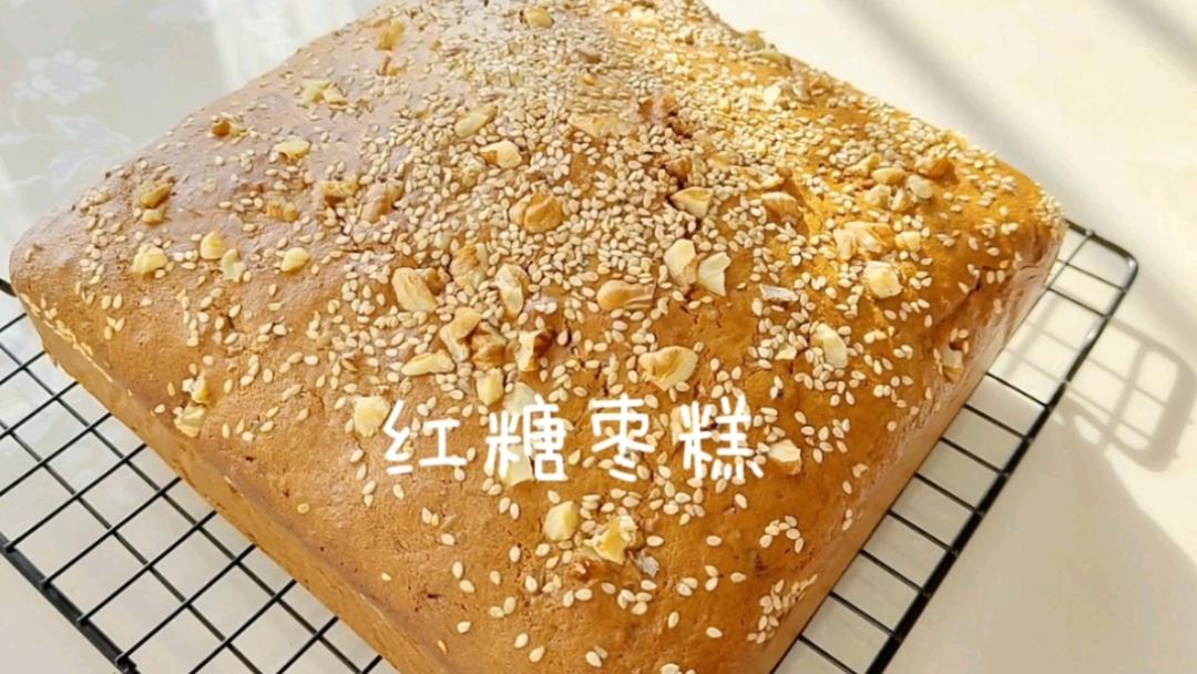 不加泡打粉也能做出松软香甜的红糖枣糕，老少皆宜，一次成功！的做法