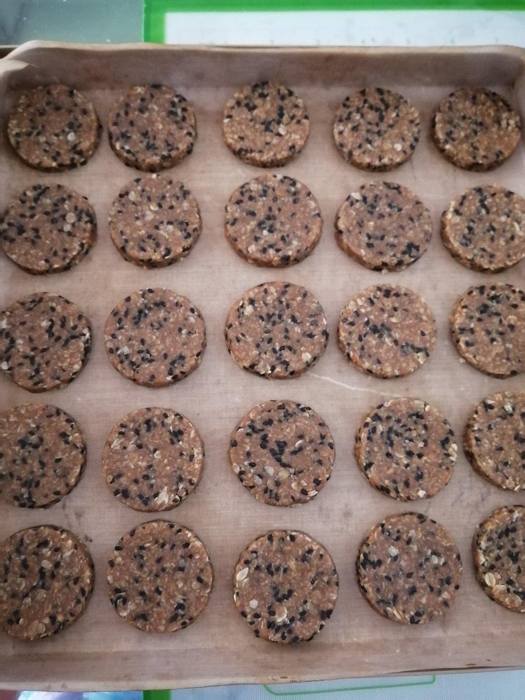 素食:有机燕麦芝麻大饼干