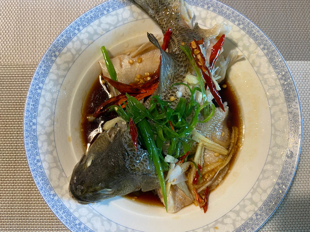 10分钟做 清蒸鲈鱼 （附切鱼图解）