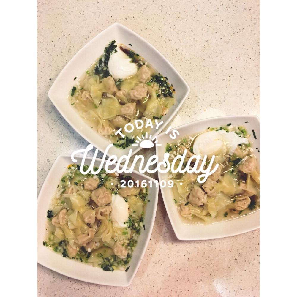 一碗热气蒸腾的小馄饨