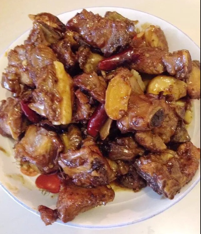 啤酒烧排骨（好吃到吼吼～）