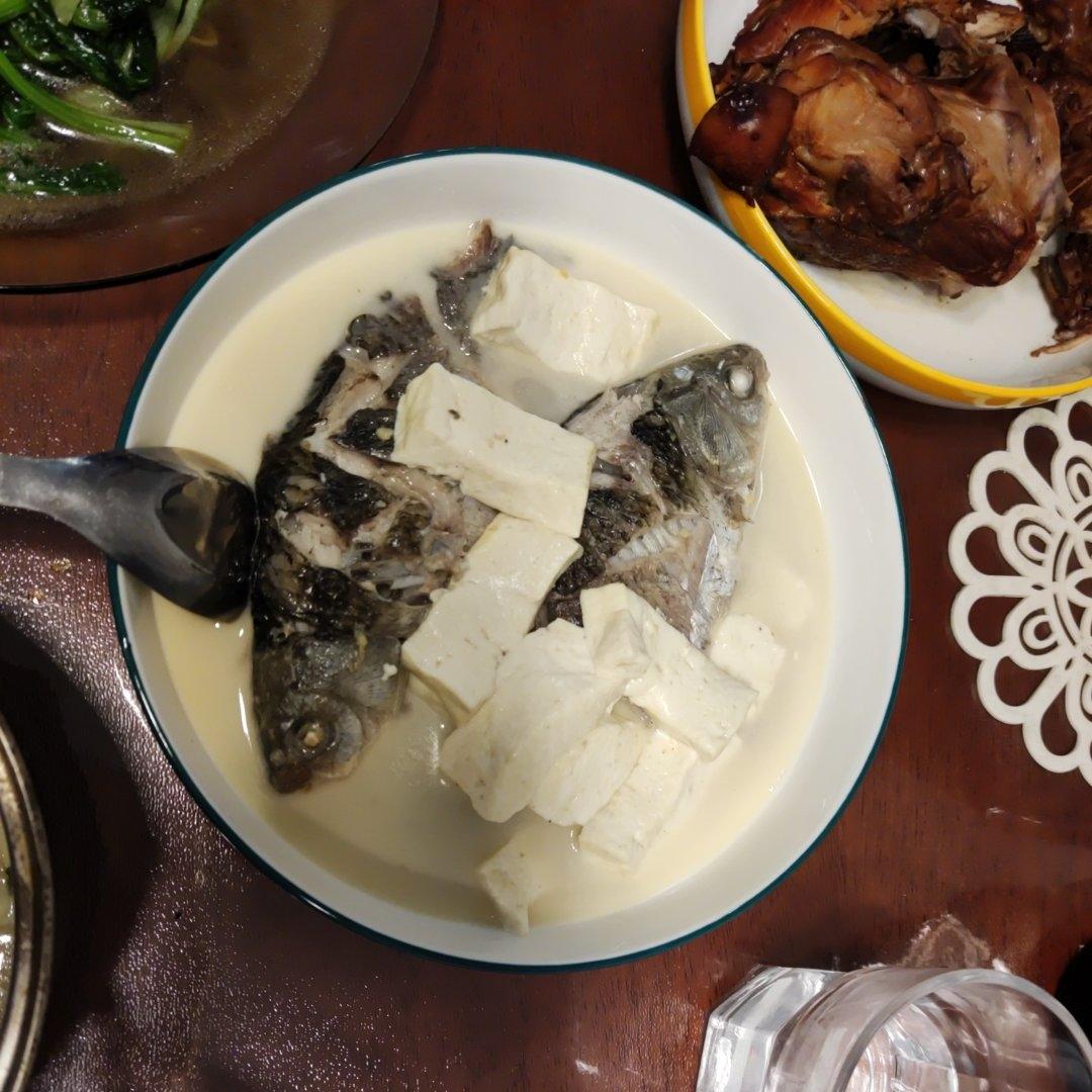 奶白鲫鱼豆腐汤|一条鱼最后的温柔