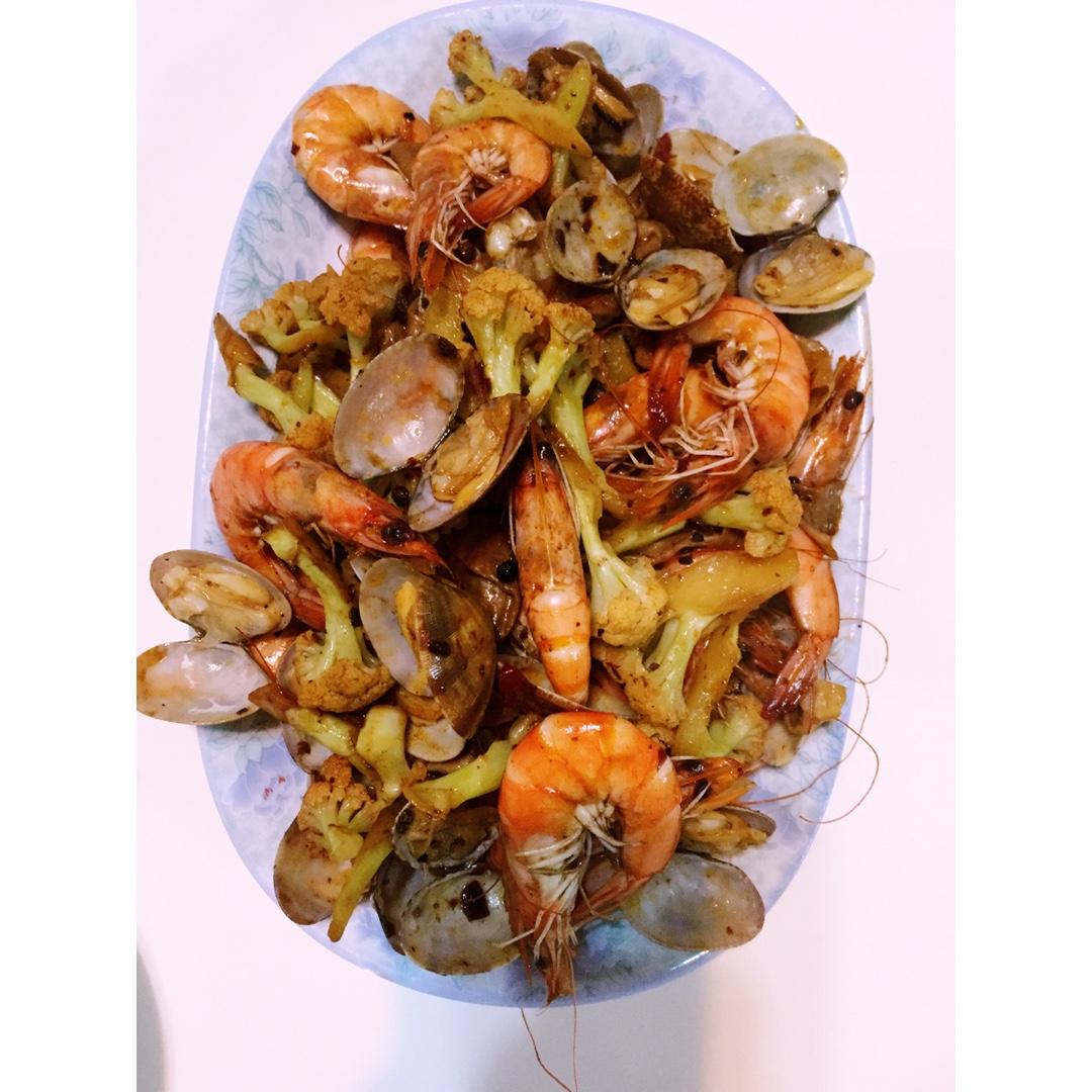 能瞬间引爆味蕾的【香辣干锅虾】