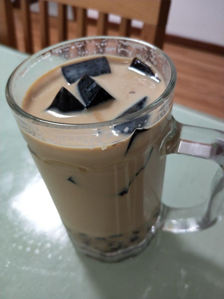 saadiya源源做的烧仙草蜜红豆奶茶