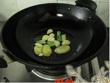 萝卜干丝烧鸭块的做法 步骤3