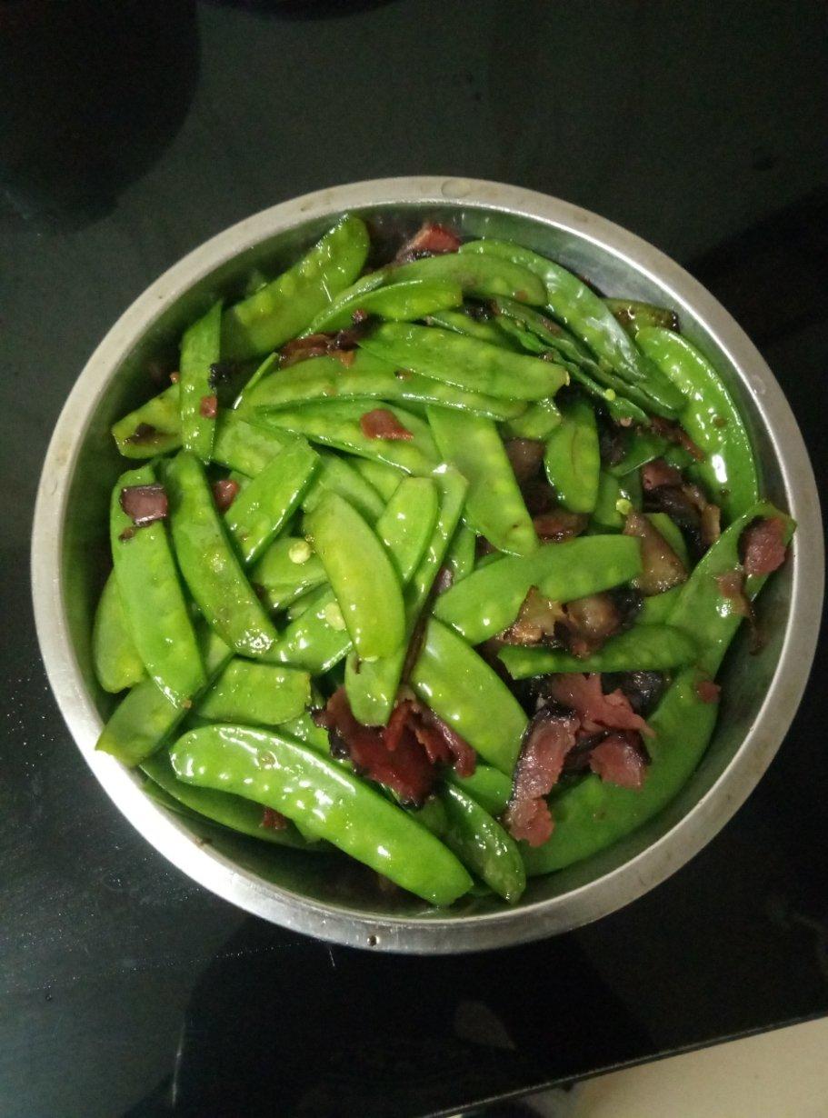 荷兰豆炒腊肉