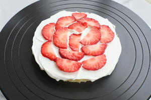 草莓奶油蛋糕的做法 步骤2