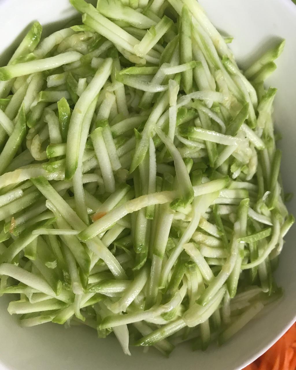 胡萝卜木耳鸡蛋素包子
