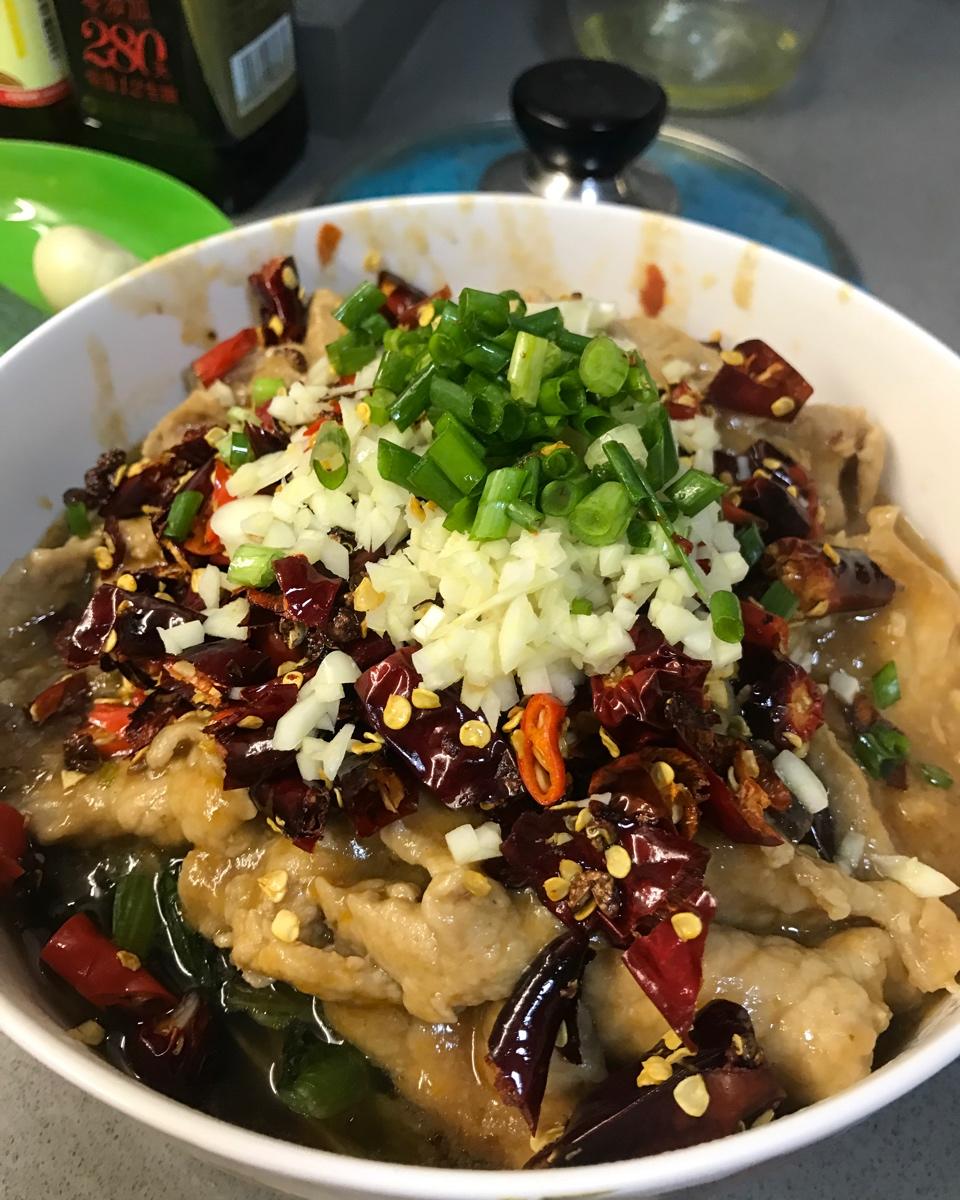 厨师长教你：“水煮肉片”的正宗做法，这味道真的很四川