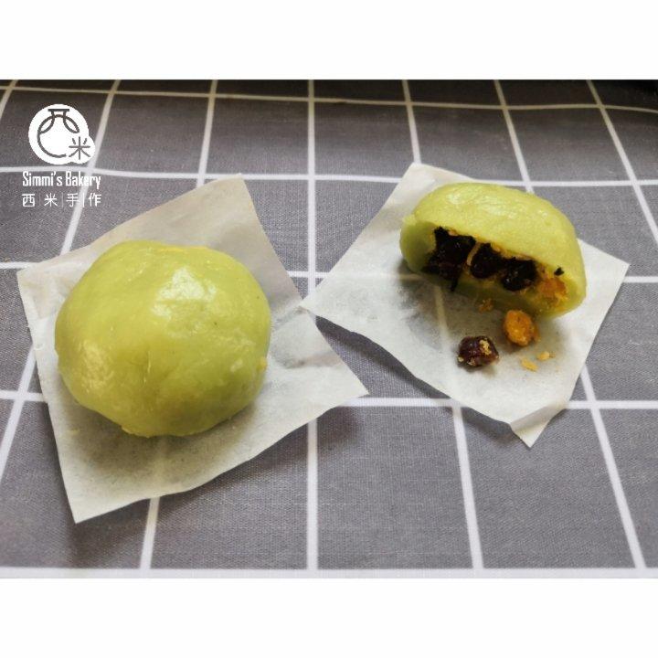 网红青团～～咸蛋黄肉松青团