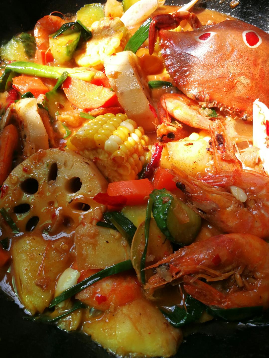 佐小伊如向日葵般明媚做的虾兵蟹将~香辣干锅虾蟹