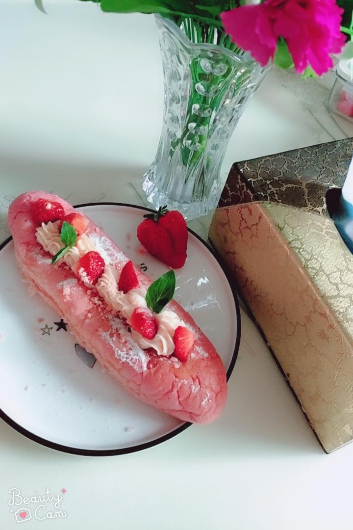 草莓软欧包