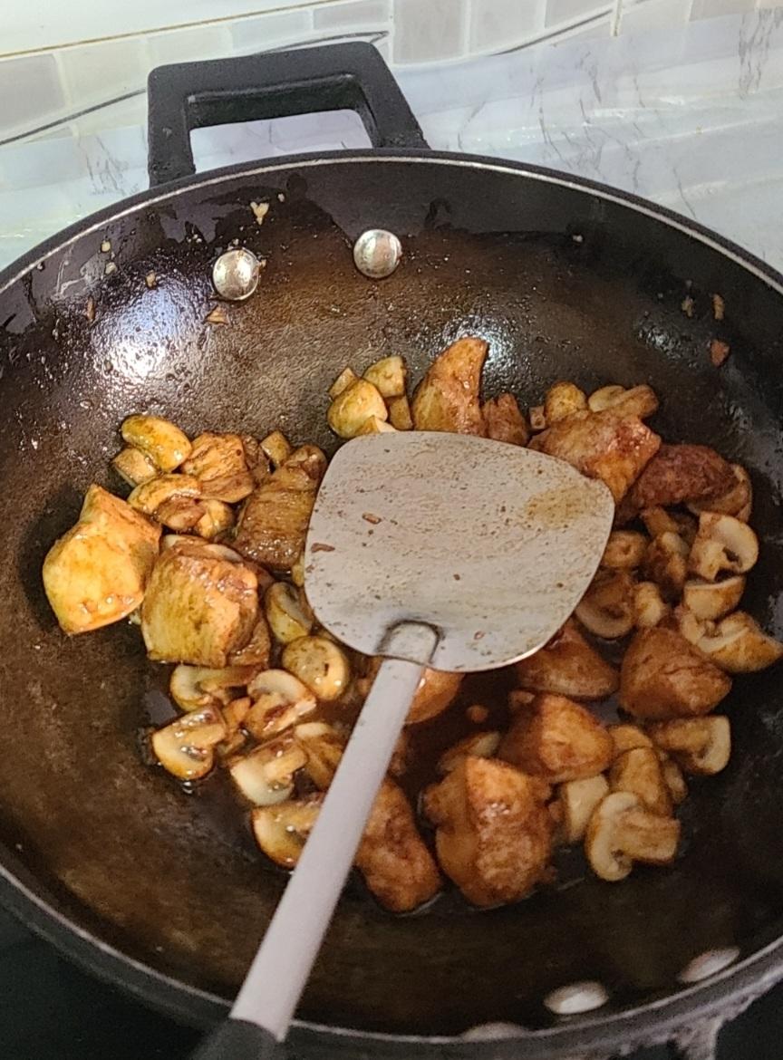 好吃低脂口蘑炒鸡胸肉