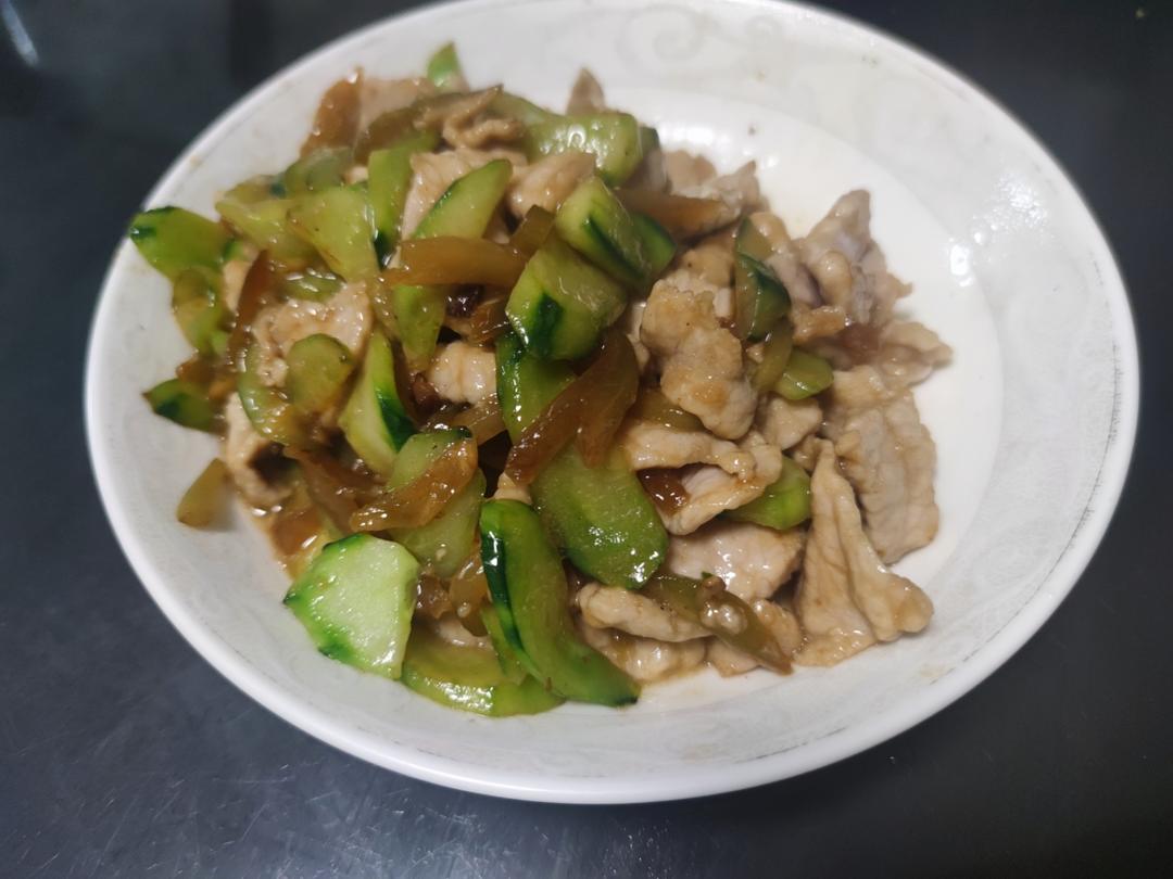 黄瓜炒肉片