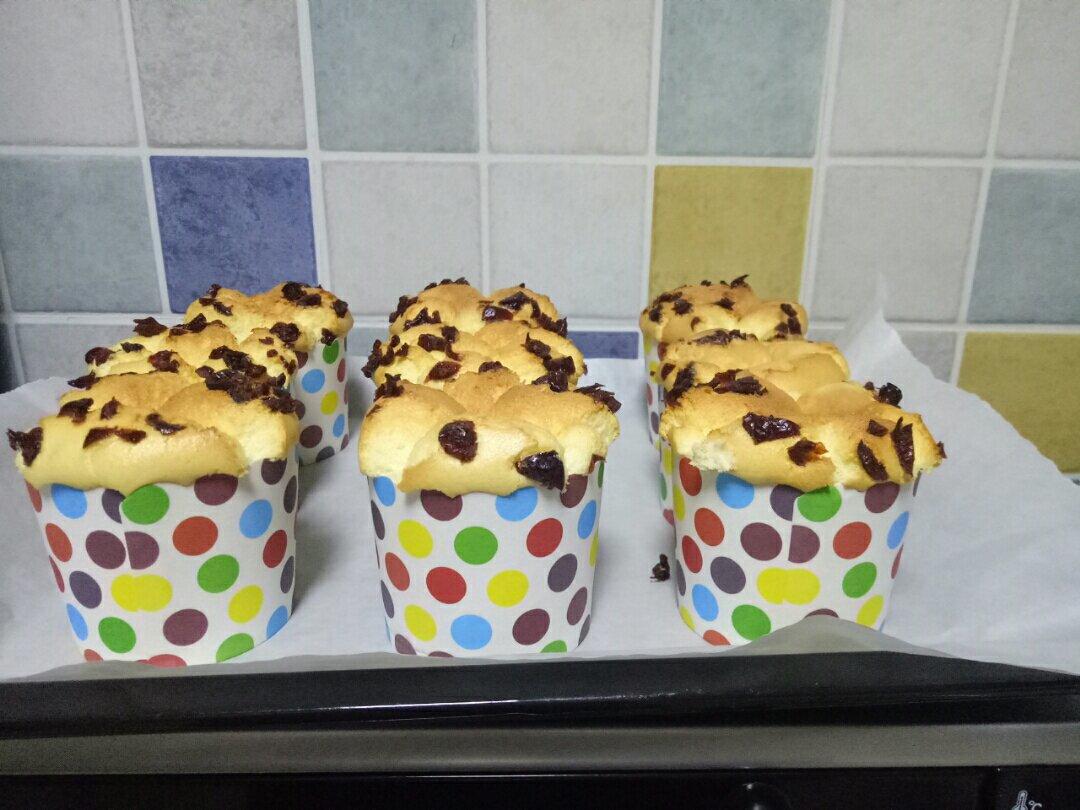 蔓越莓纸杯戚风小蛋糕