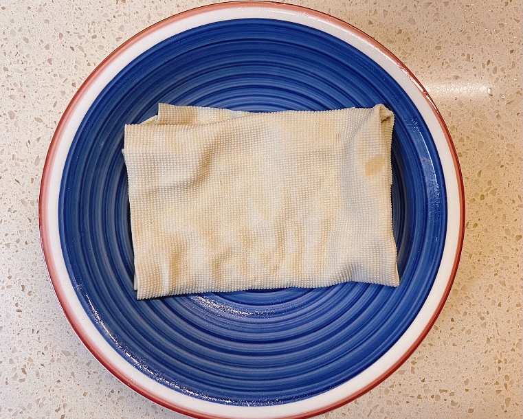 高蛋白质又美味的小食—孜然豆腐丝的做法 步骤1