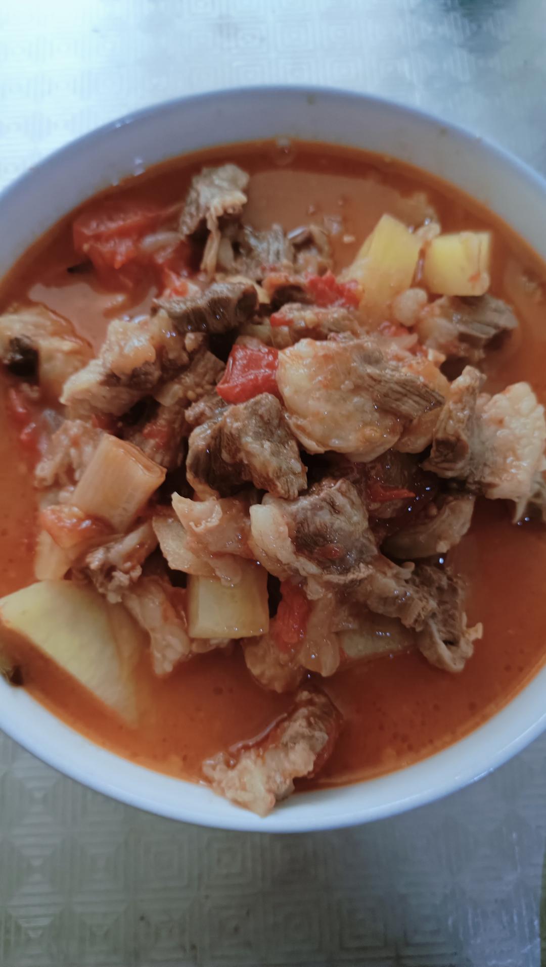 牛腩炖柿子的做法