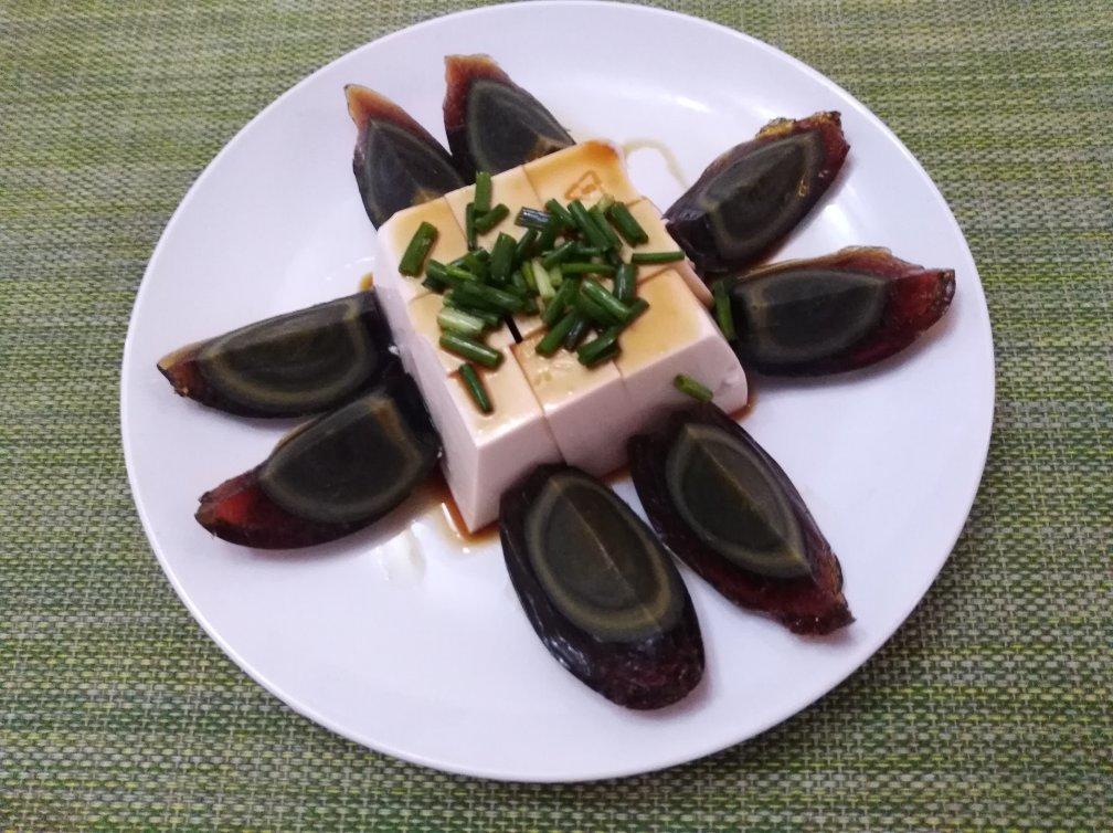 皮蛋拌豆腐