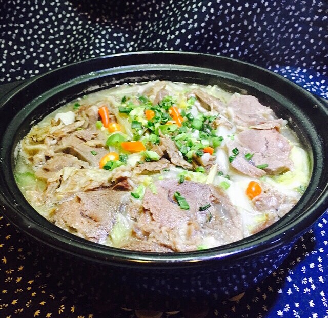 坠入海的星做的羊肉白菜粉丝煲