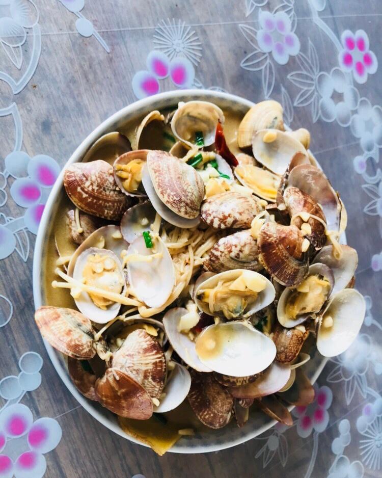 花甲粉丝炒金针菇