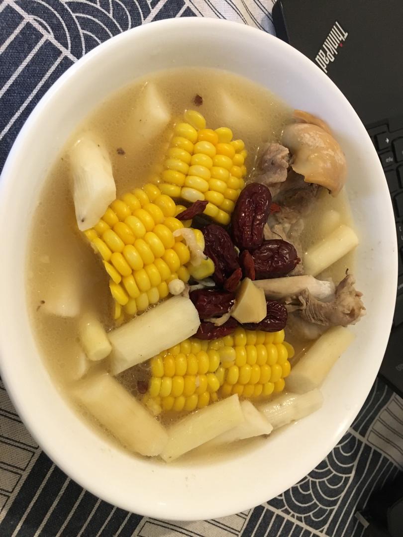 连吃三碗的玉米山药排骨汤