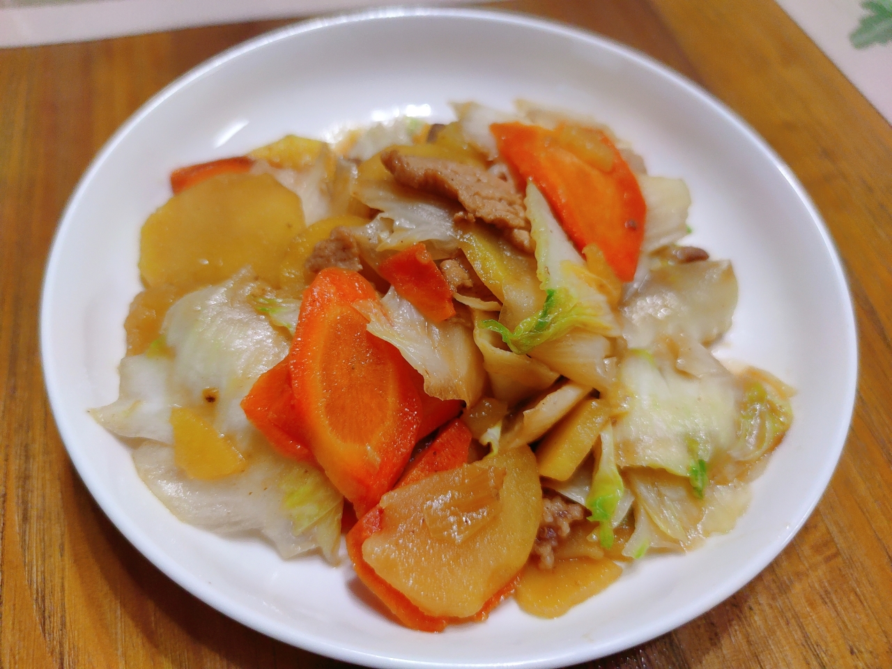 白菜土豆片胡萝卜炒肉的做法