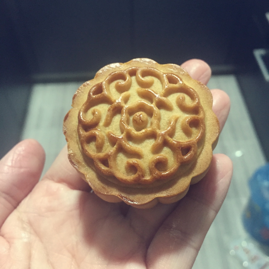 广式月饼—蛋黄莲蓉月饼
