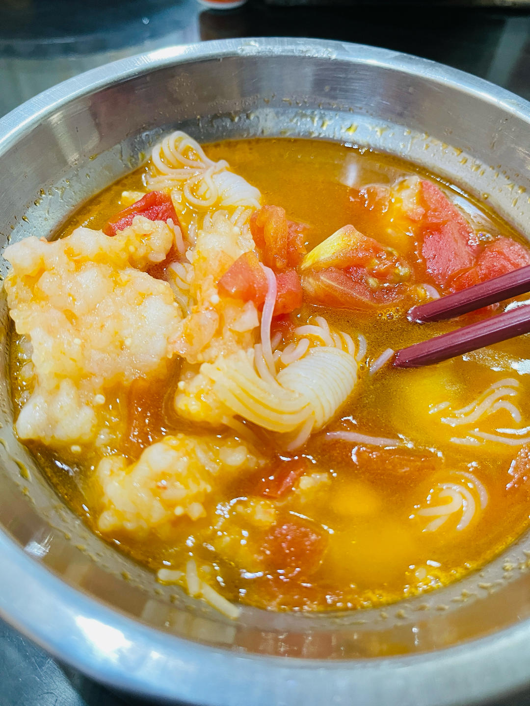 减脂餐｜番茄虾滑粉丝汤，汤鲜味美～