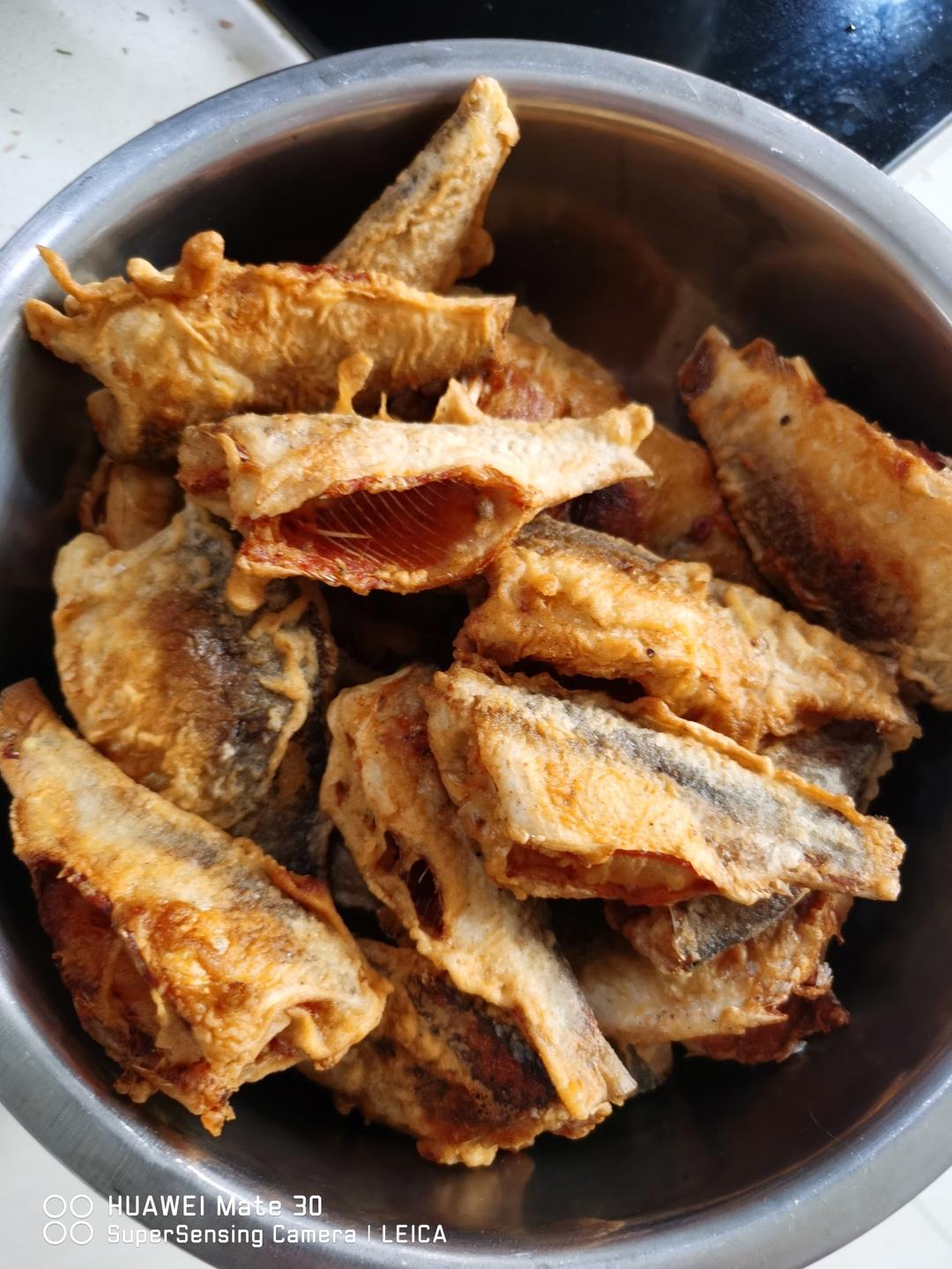 酥炸野生小鲫鱼