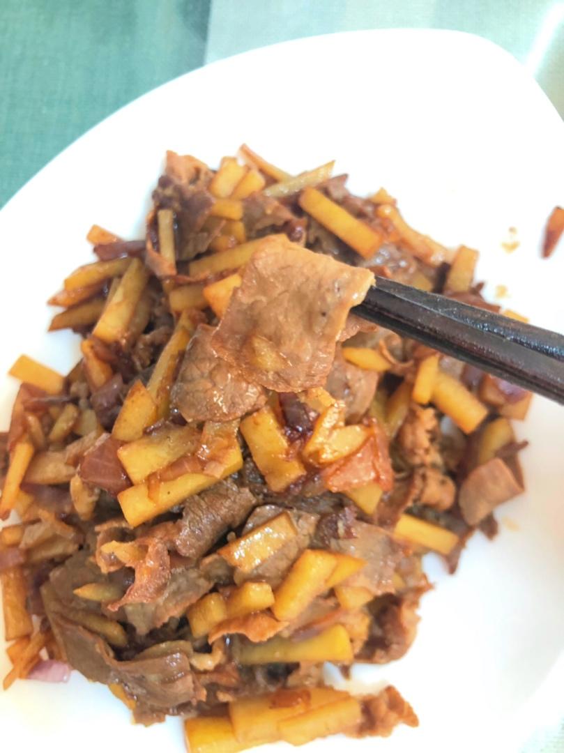 好吃到舔碗底的土豆肥牛拌饭