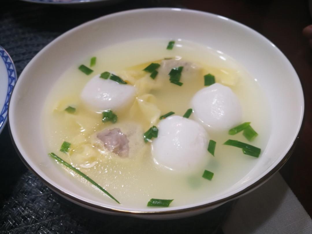 蛋饺鱼丸汤