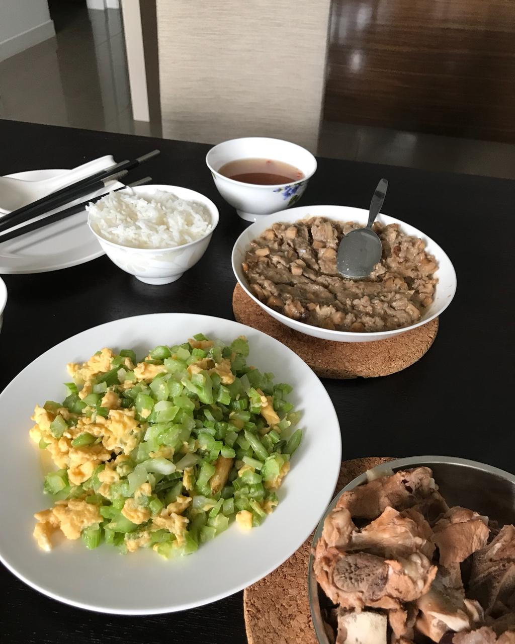芹菜炒蛋