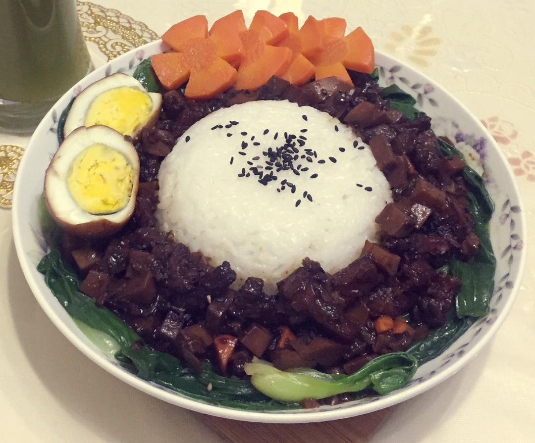 洋葱酥卤肉饭