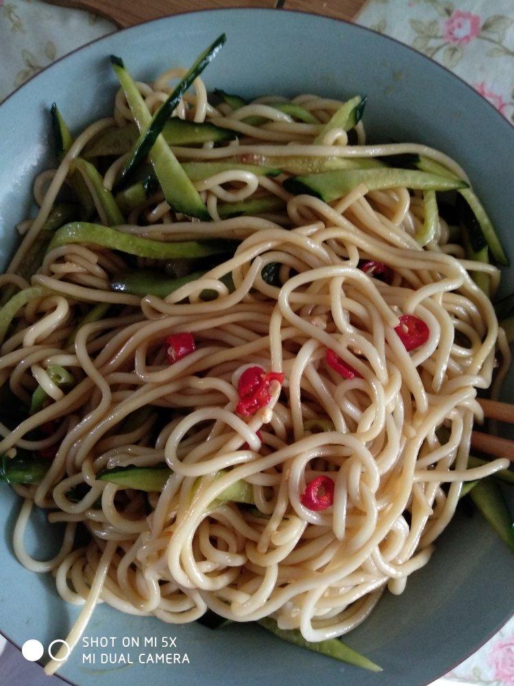 爽口凉面，省时间还巨美味。上班族的福音。