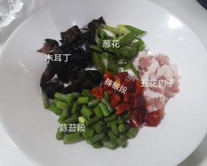 家常小炒 黄豆芽炒肉的做法 步骤1