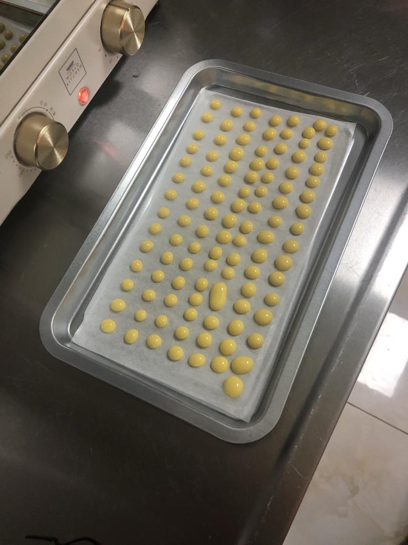 入口即化的无添加蛋黄溶豆