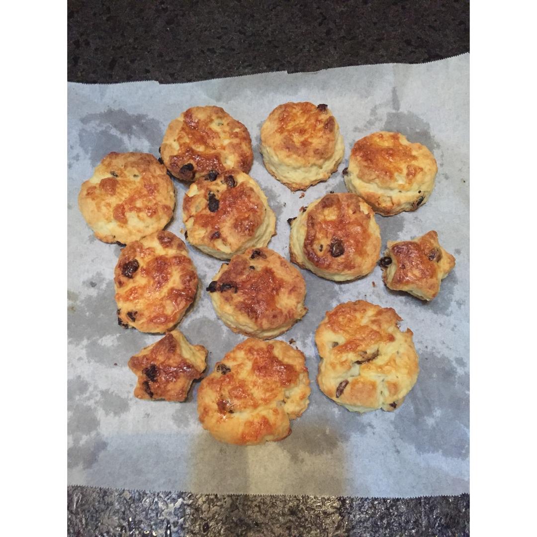 【视频】3分钟 奶油司康Scone(可能是世界上最快手的司康) 消耗淡奶油～
