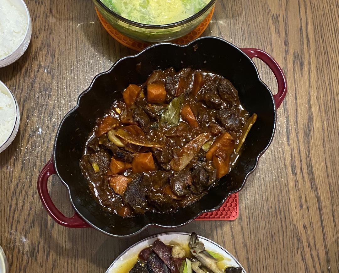番茄红酒炖牛肉（铸铁锅版）