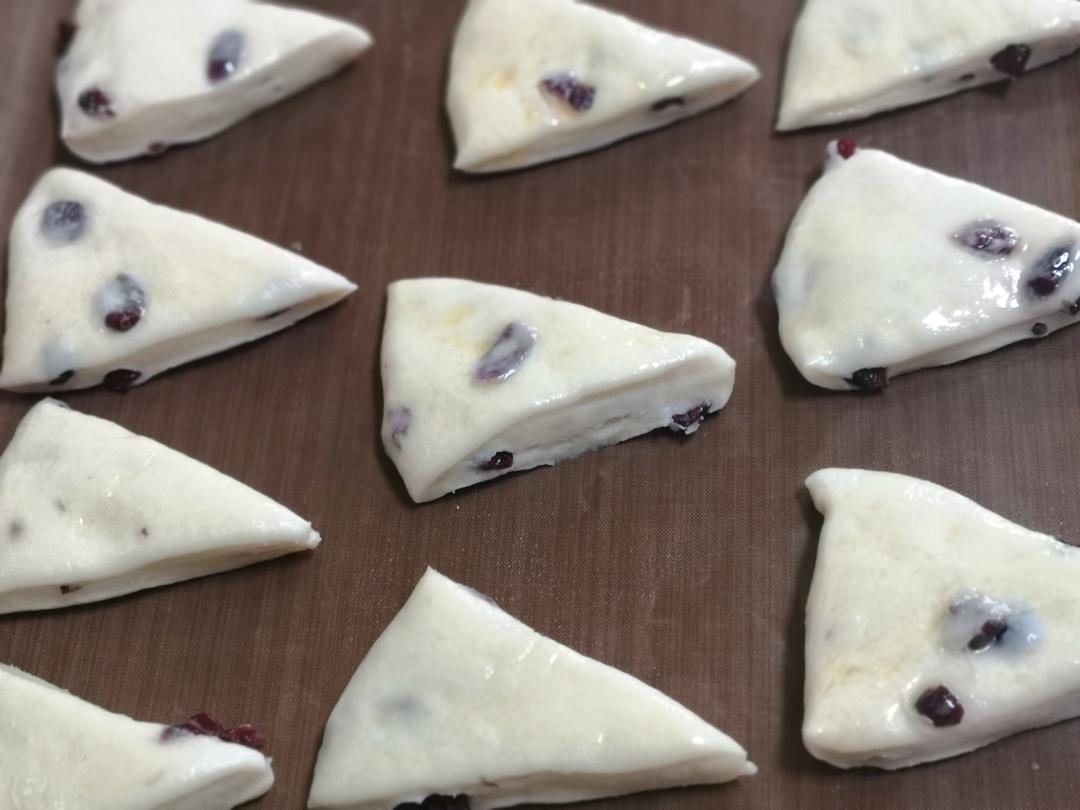 等待45分钟吧，就能得到超松软的酵母版司康了