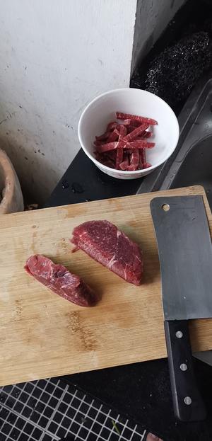 蒜苔炒牛肉的做法 步骤1
