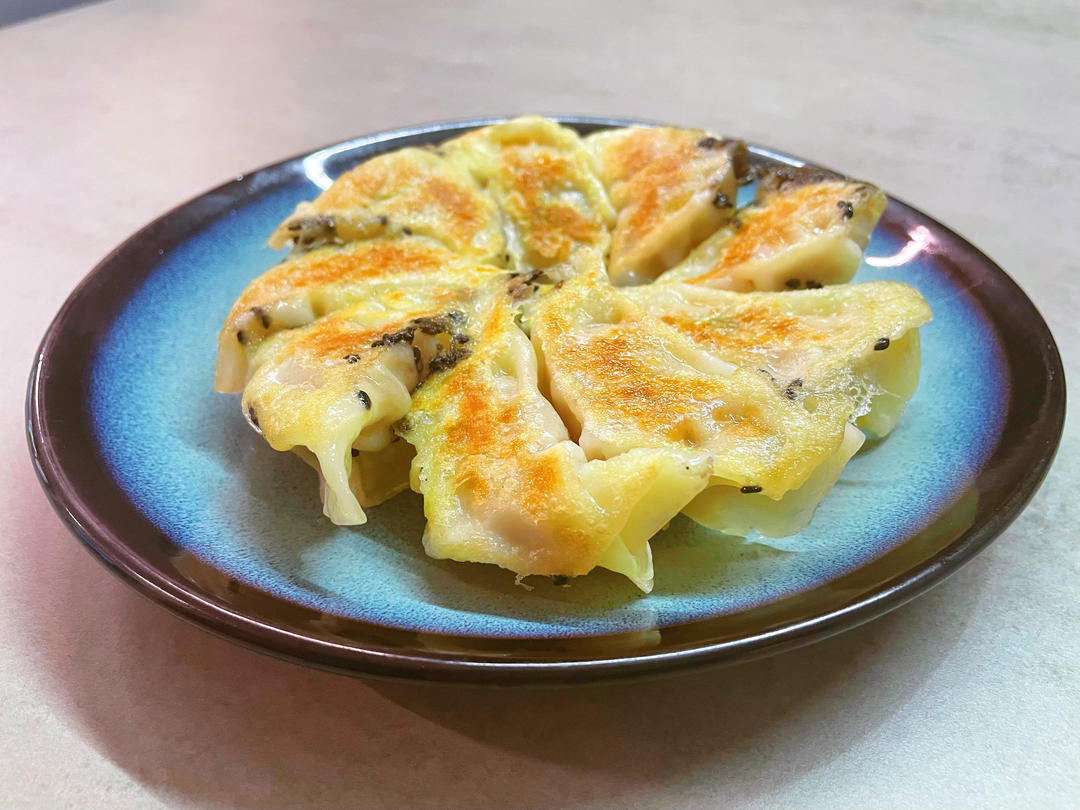 2020.7.20记录晚餐  一不小心被做成了锅贴的「素三鲜饺子」