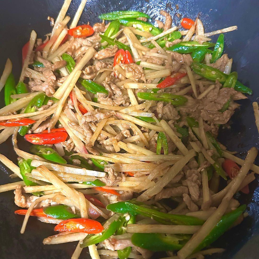 ✅挑战365天晚餐不重样第132天:仔姜肉丝‼️