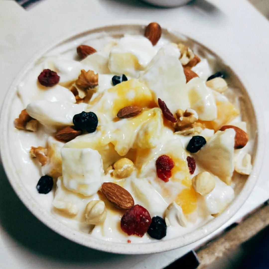 坚果酸奶水果捞