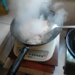 花生香菇炖猪肚的做法 步骤2