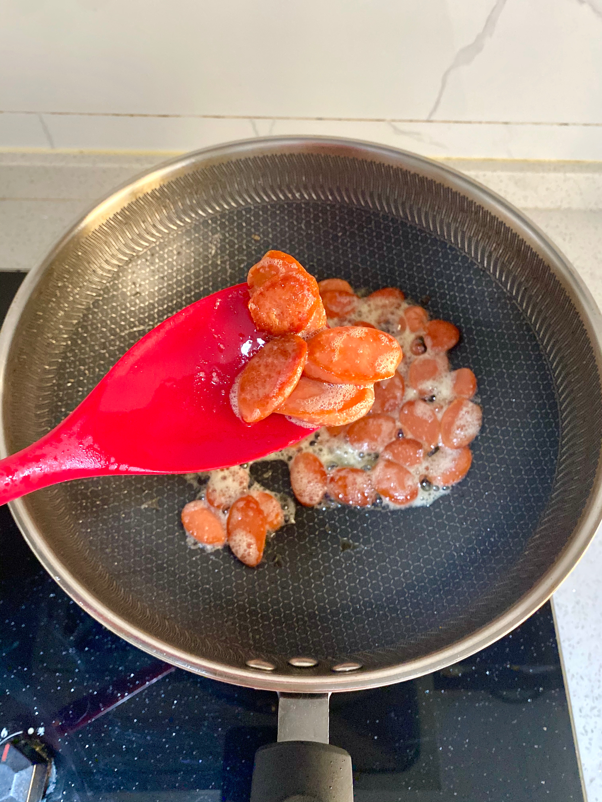 巨下饭的青椒火腿肠炒煎蛋的做法 步骤4