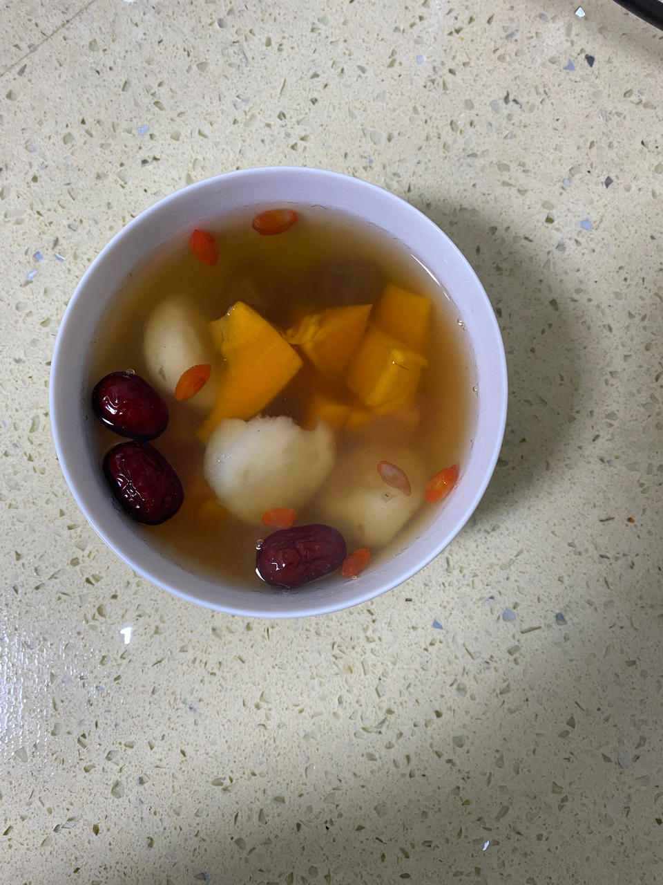 冬季桂圆荸荠清补甜水