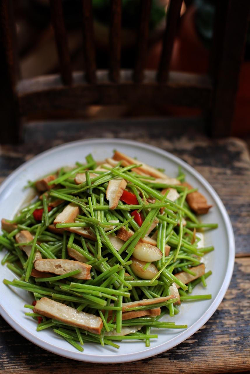 十月青橙做的芦蒿炒香干