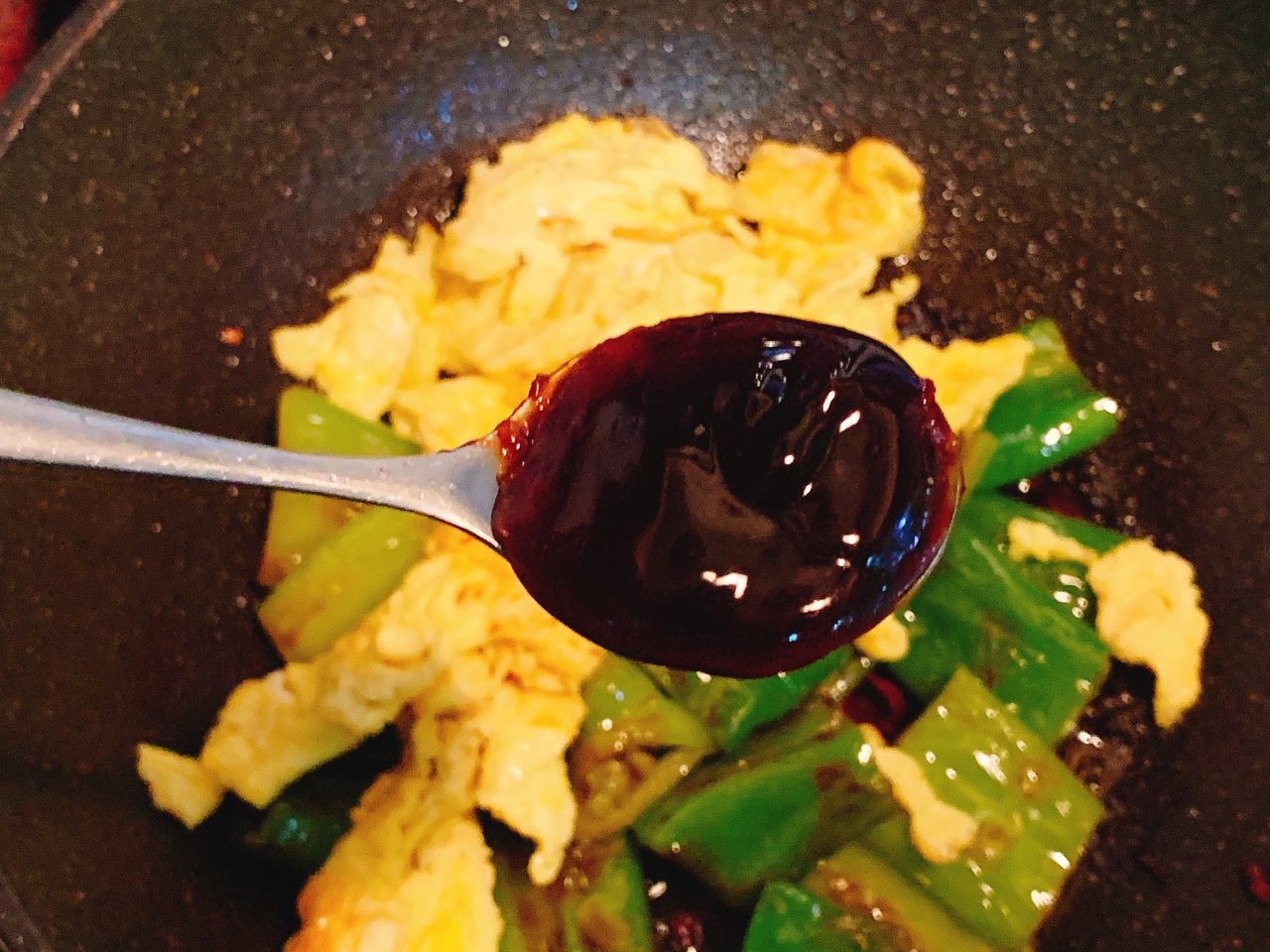 超级下饭的虎皮青椒炒鸡蛋，香辣入味的做法 步骤8