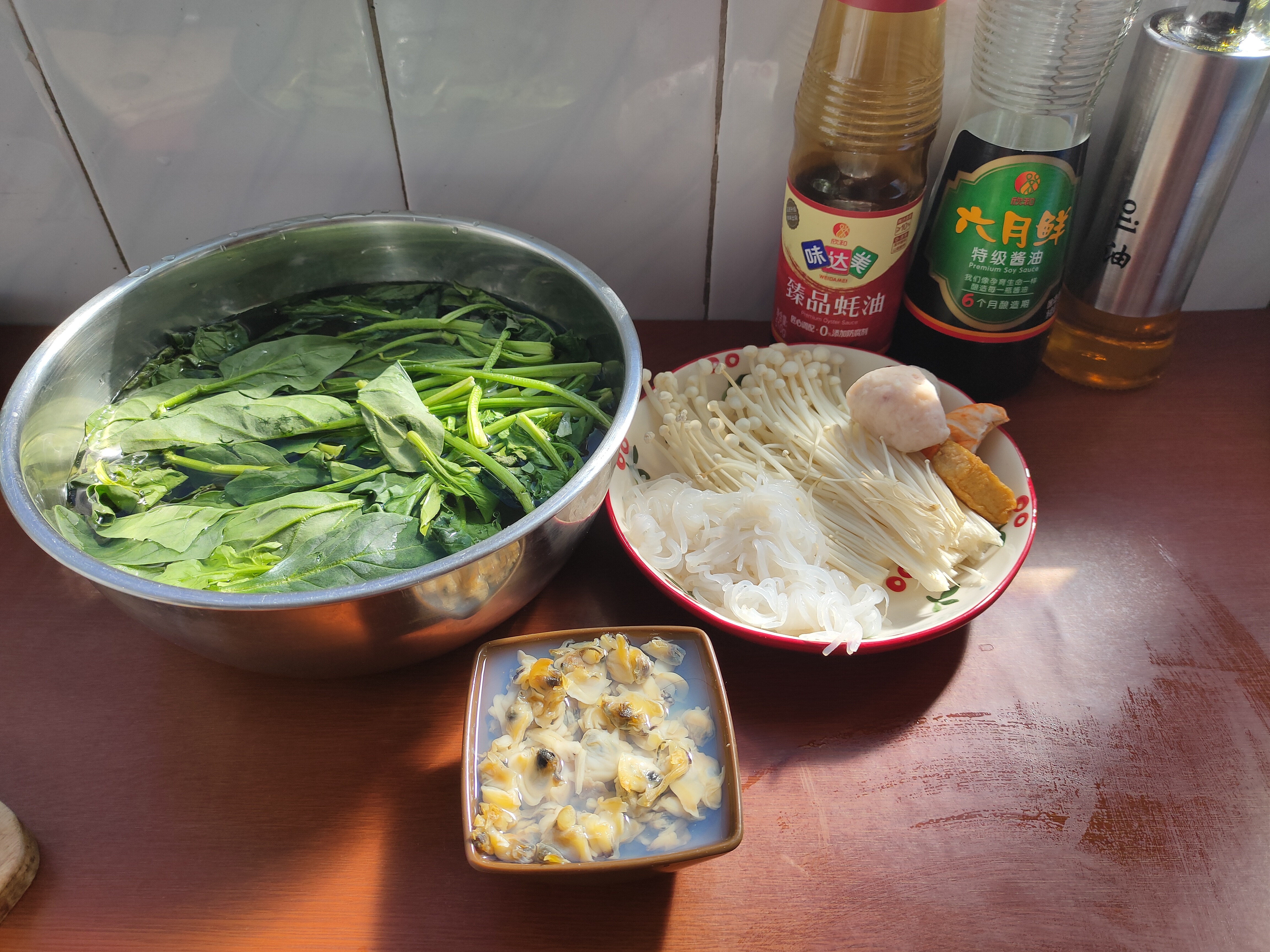 菠菜蛤蜊汤的做法 步骤1