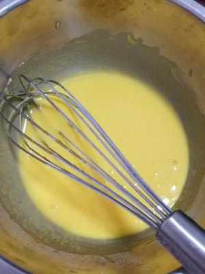 玉米粉葡萄干戚风蛋糕（蒸）的做法 步骤5